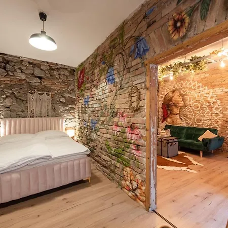 Apartment At The Folklore *